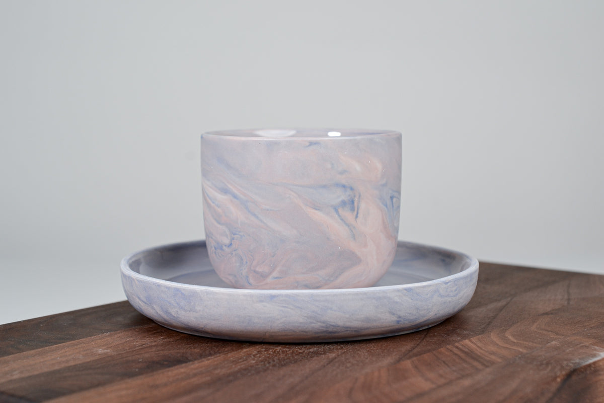 Podšálek z porcelánu - Flow - červánkový