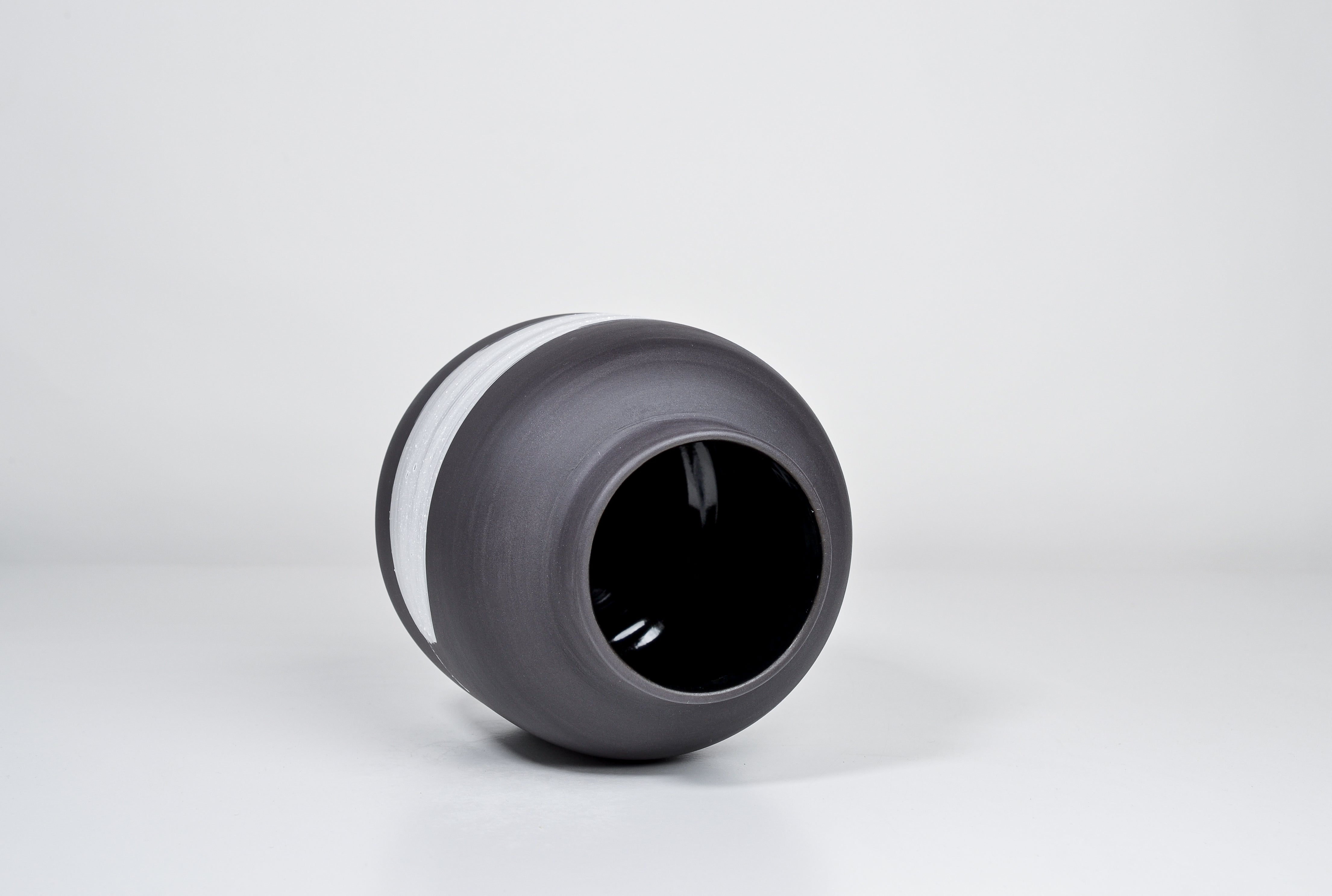 Simple vase, black porcelain with white line