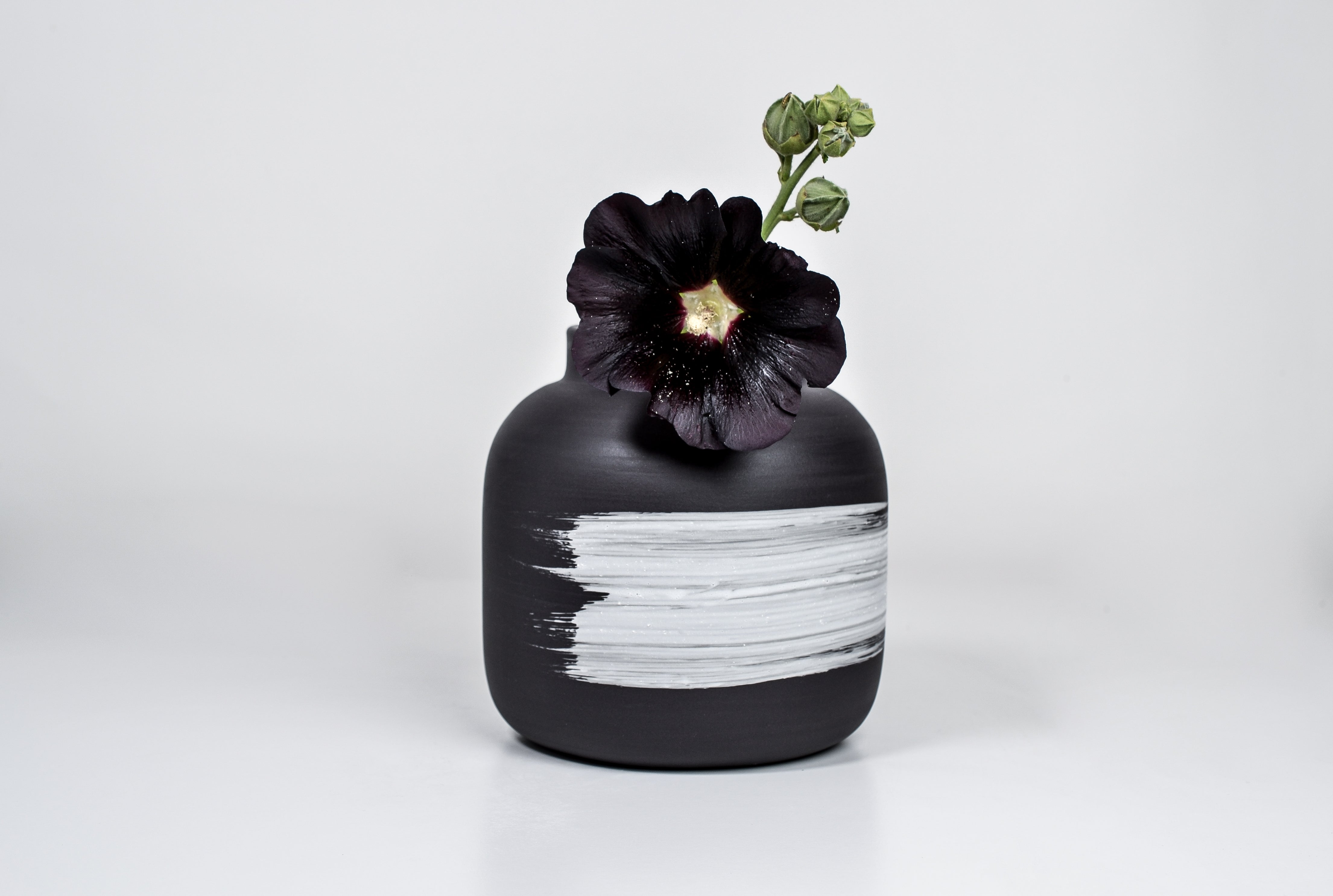 Simple vase, black porcelain with white line