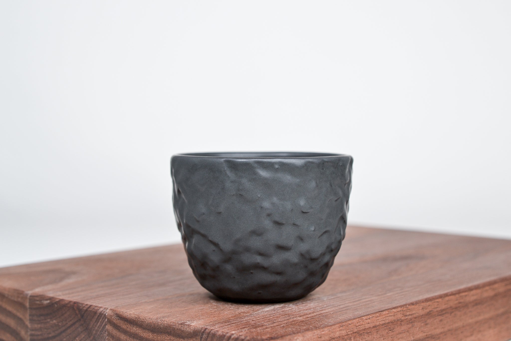 Strukturovaný kávový šálek, beton - 150 ml