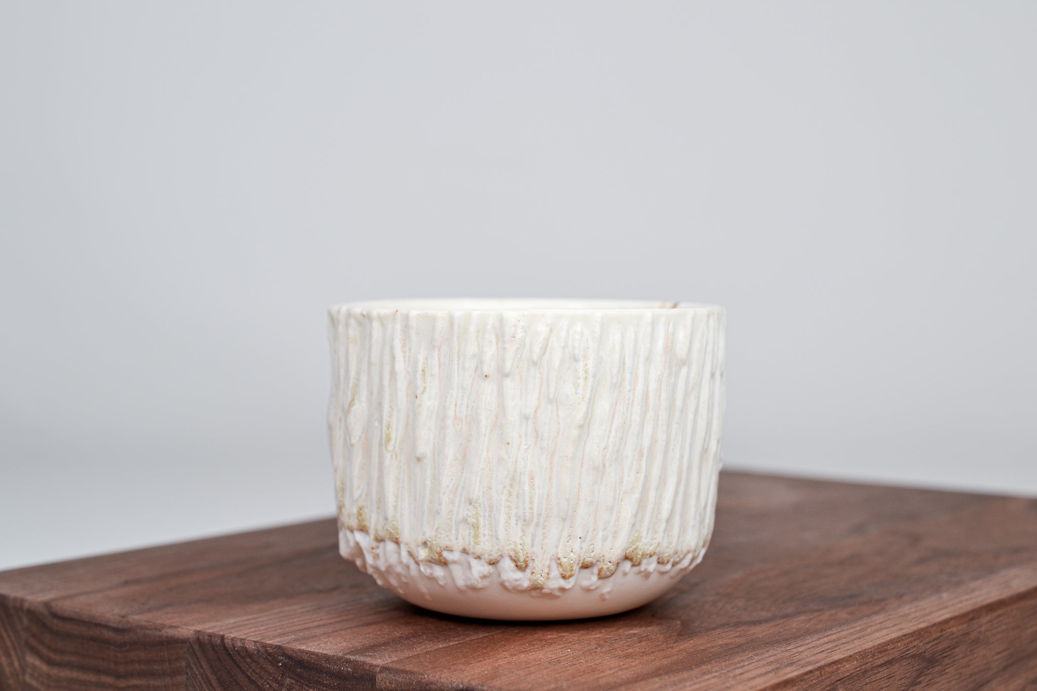 Strukturovaný kávový šálek, kůra