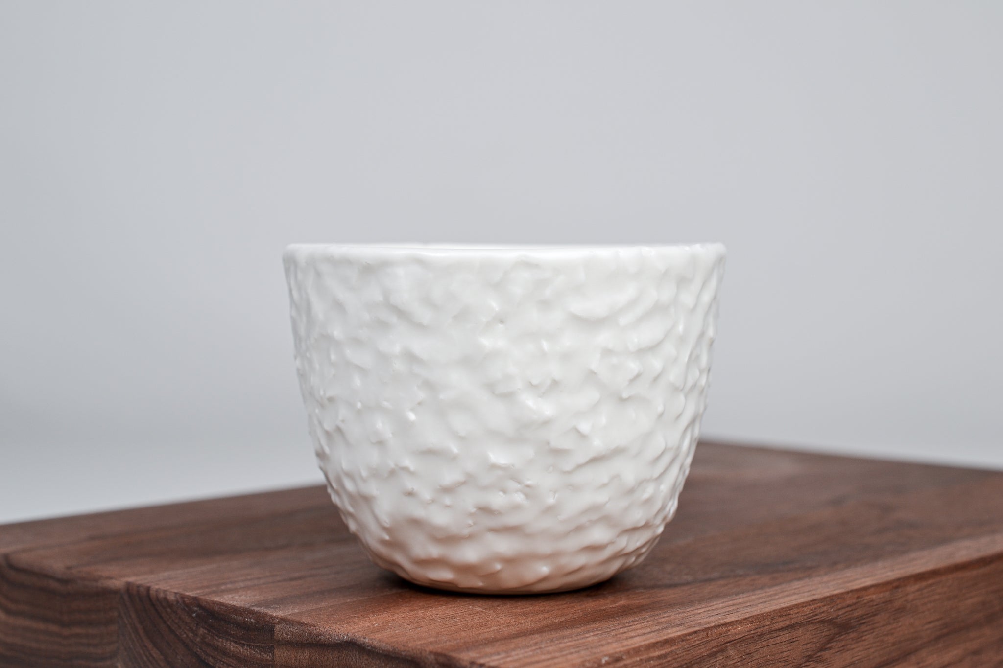 Strukturovaný kávový šálek, beton - 150 ml