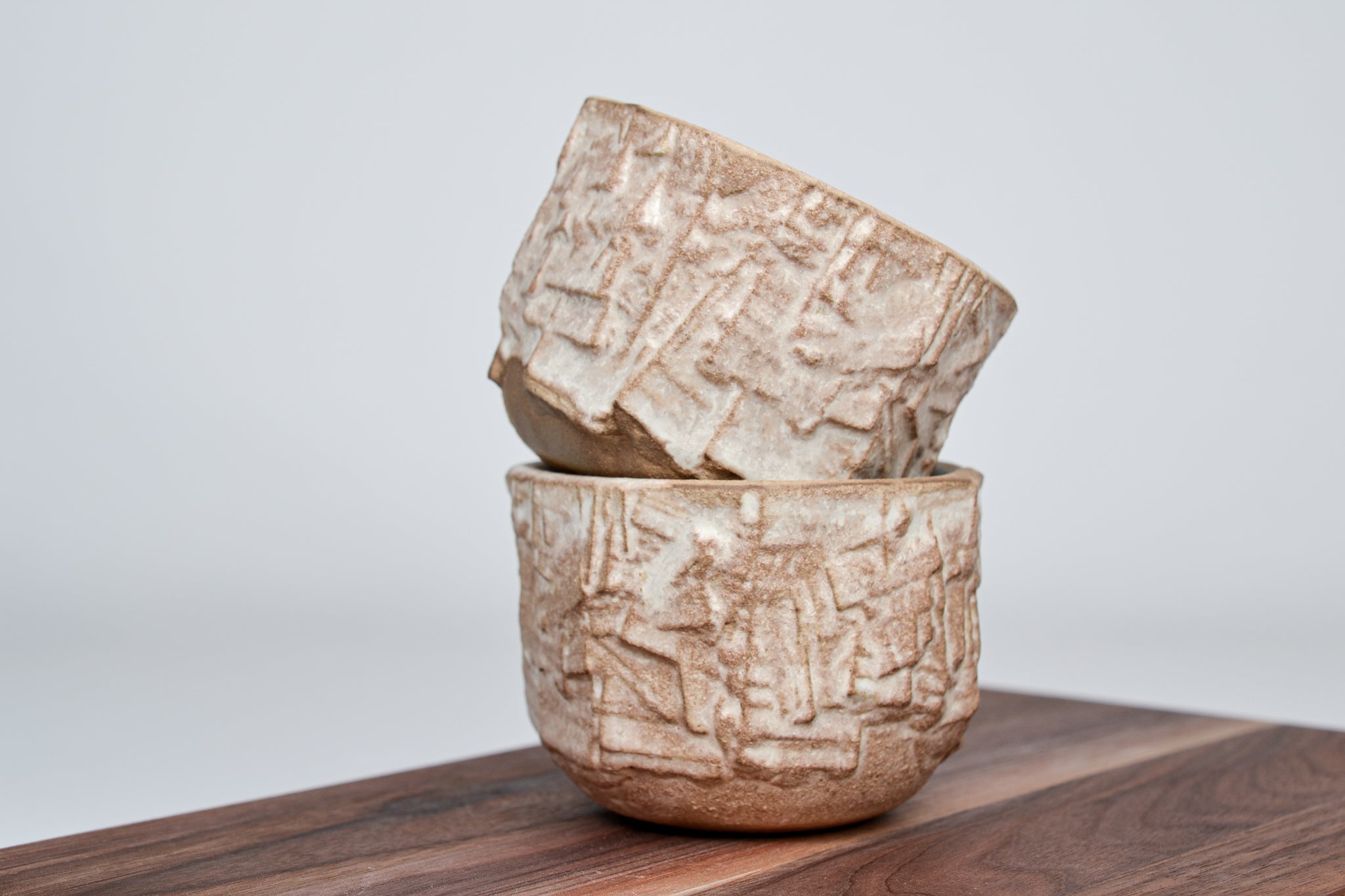 Strukturovaný kávový šálek, kůra