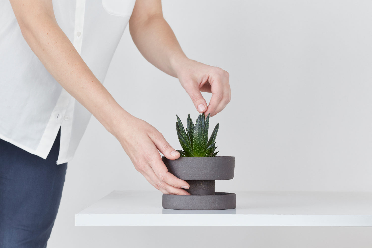 Květináč - tmavý šamot