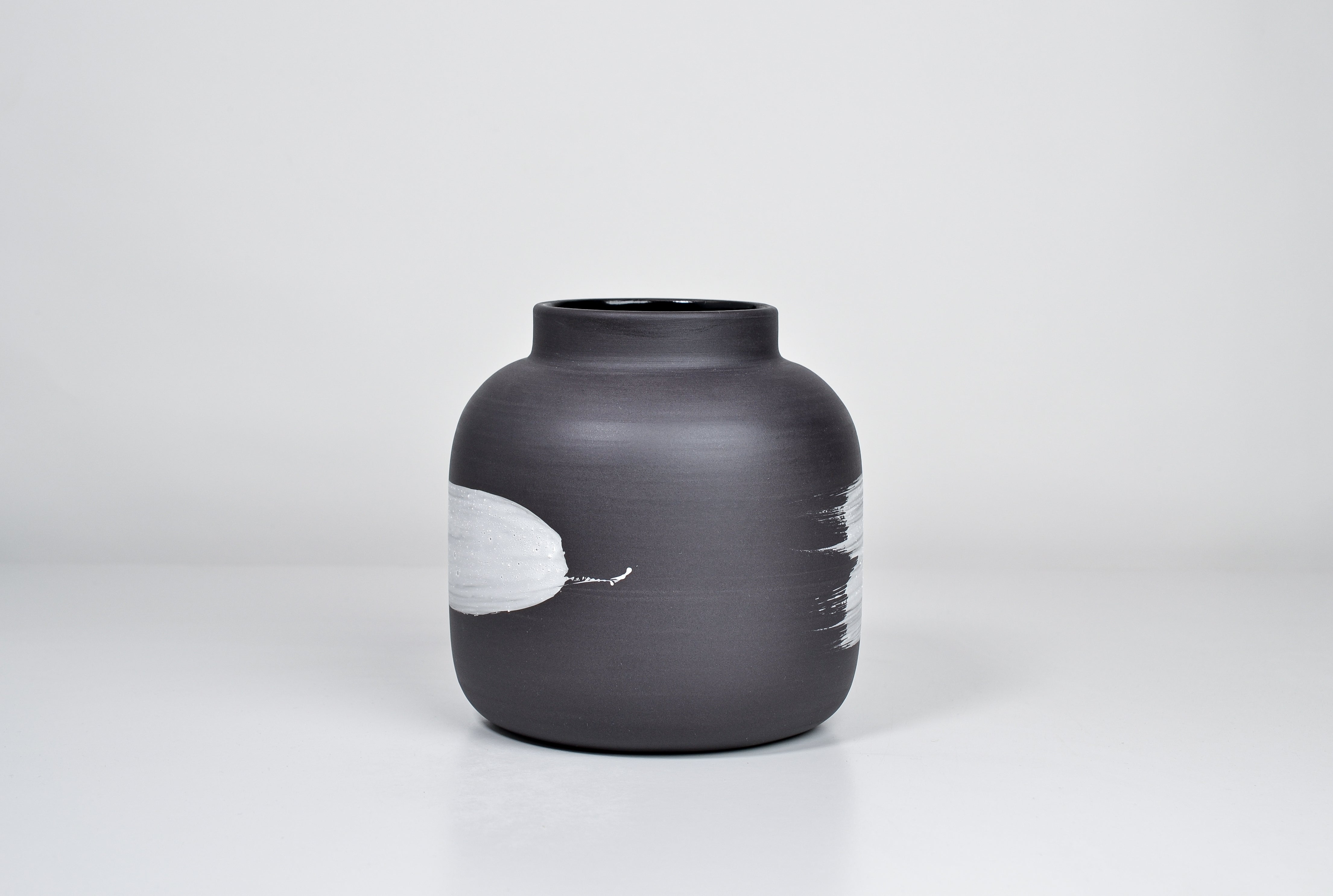 Simple vase, black porcelain with white line