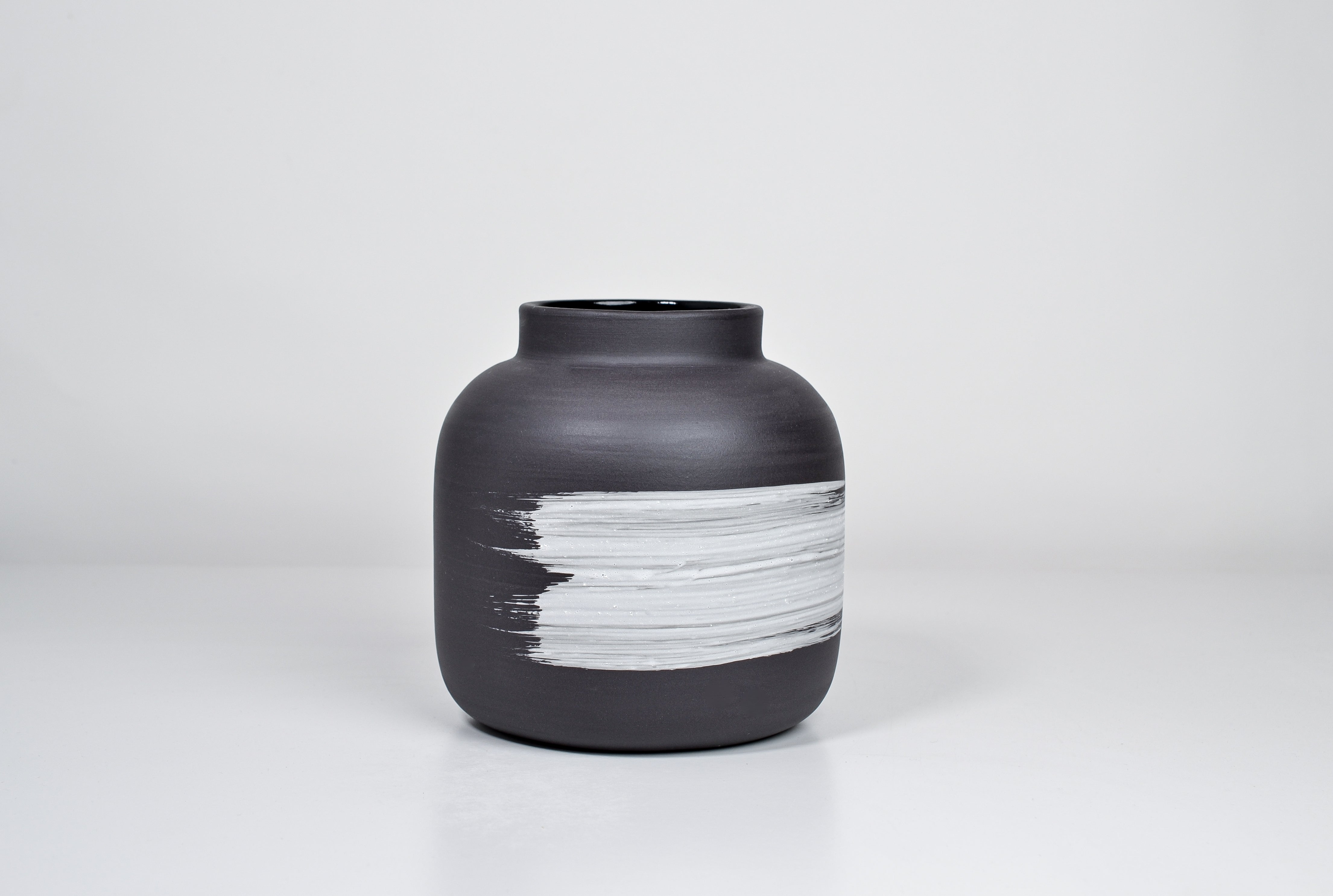Simple vase, black porcelain with white line