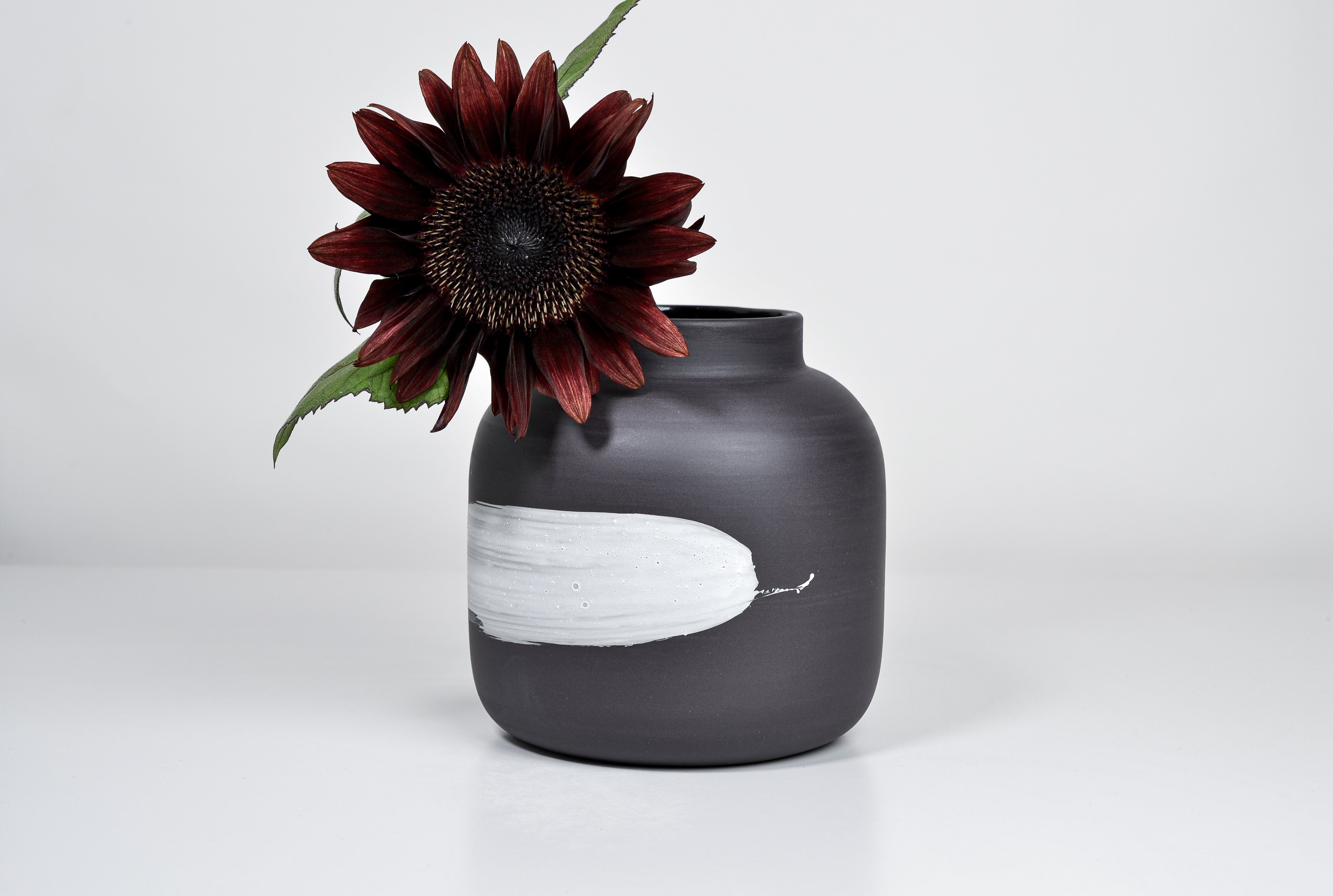 Simple vase, black porcelain with white line