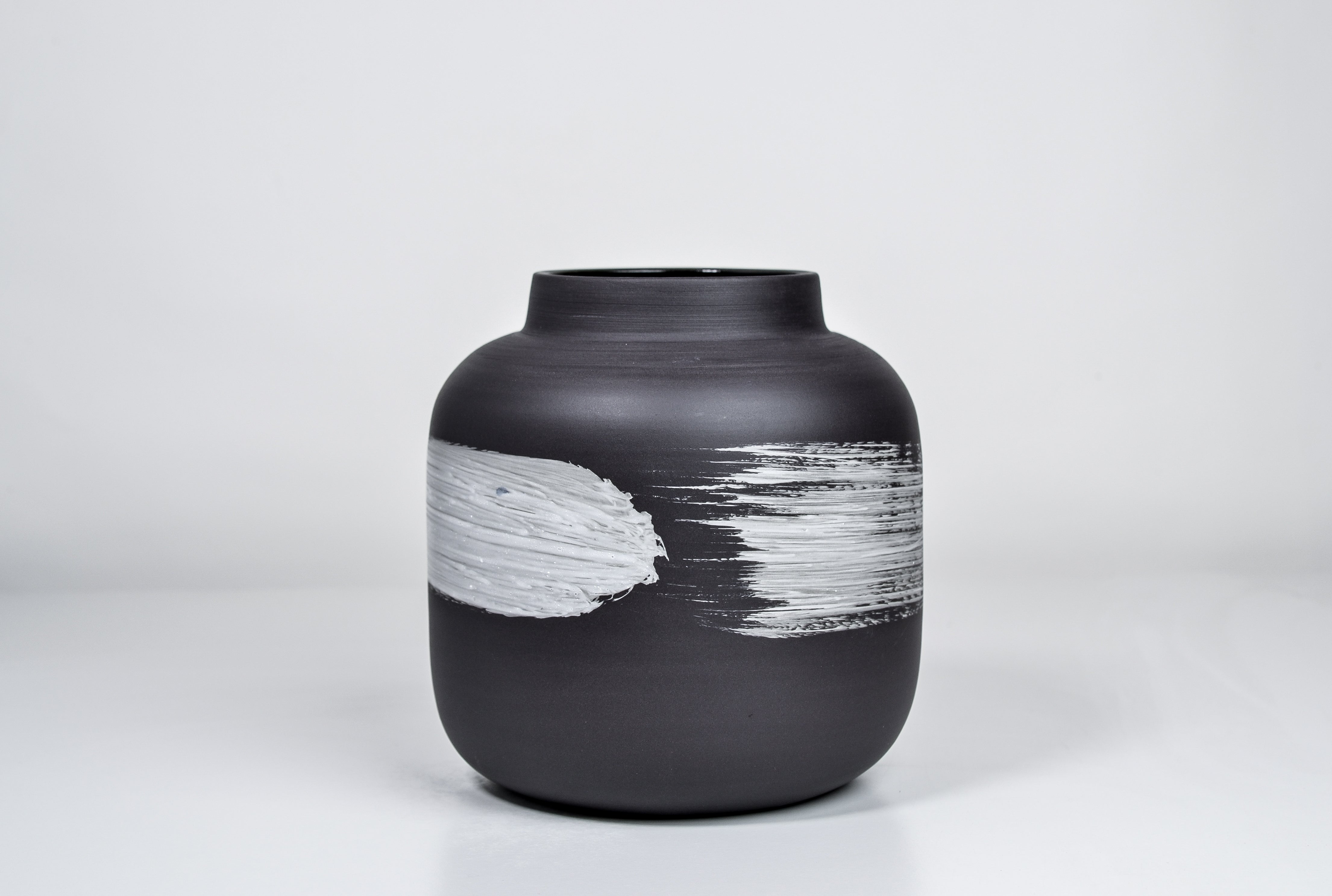 Simple vase, black porcelain with white line