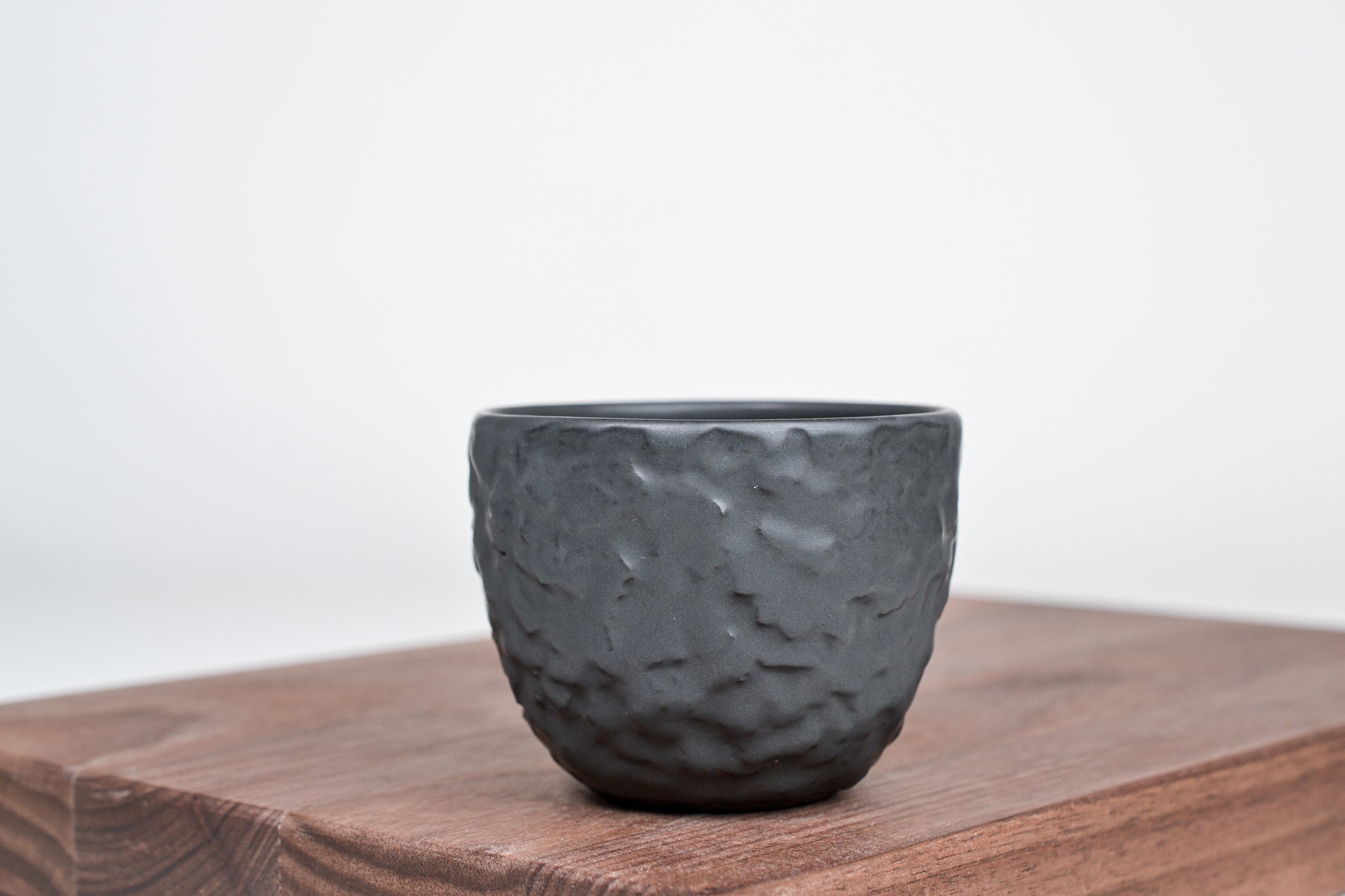 Strukturovaný kávový šálek, beton - 150 ml