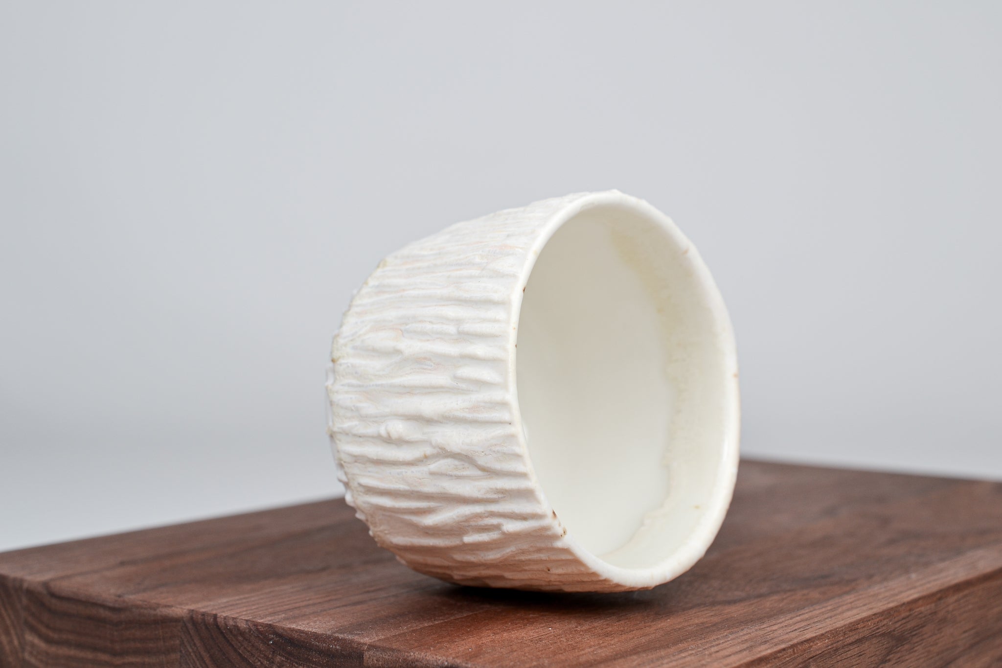 Strukturovaný kávový šálek, kůra