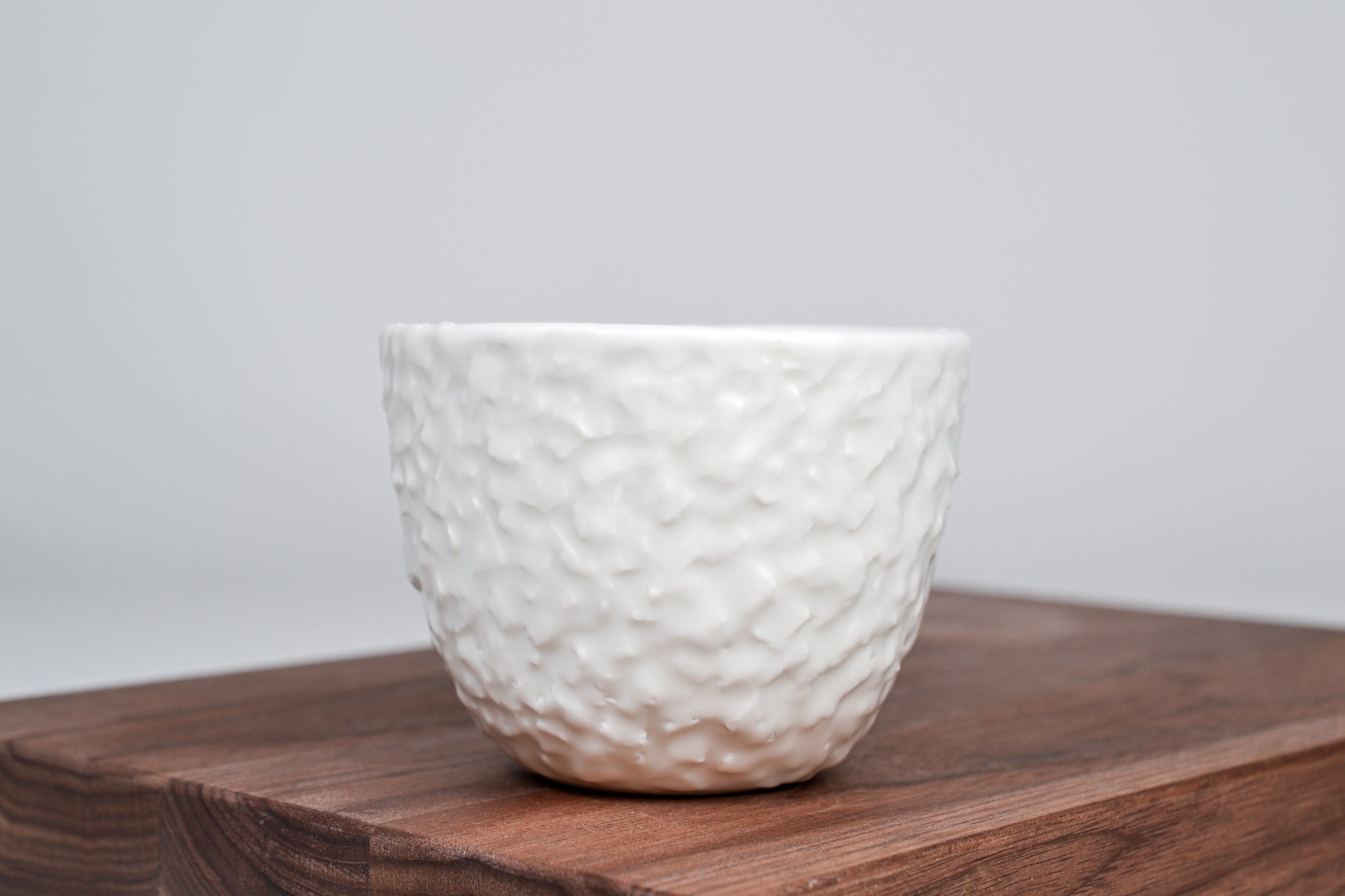 Strukturovaný kávový šálek, beton - 150 ml