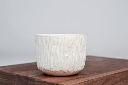 Strukturovaný kávový šálek, kůra