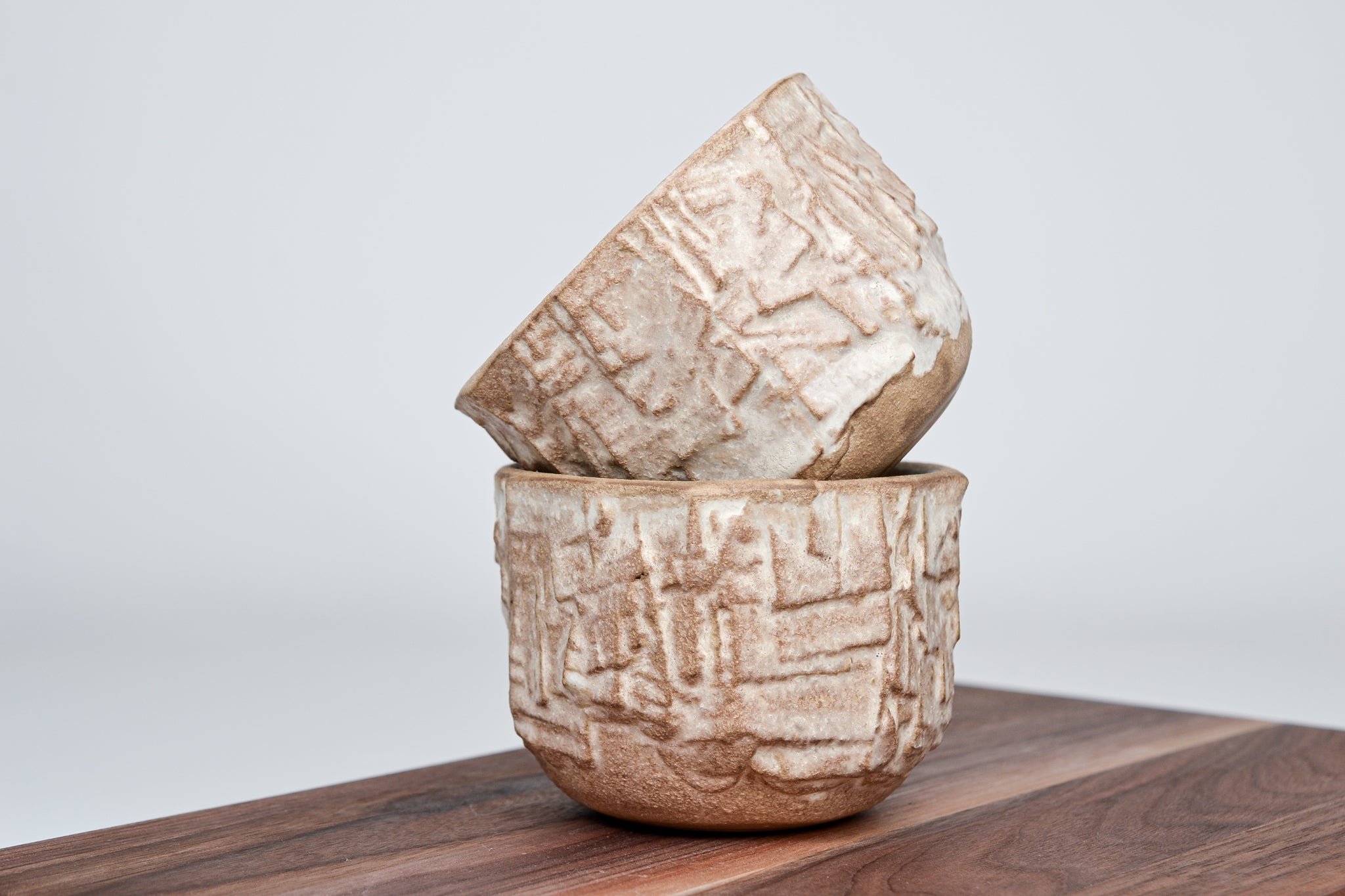 Strukturovaný kávový šálek, kůra