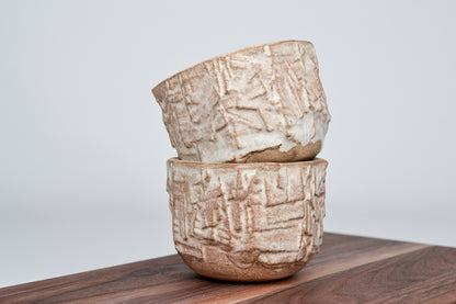 Strukturovaný kávový šálek, kůra