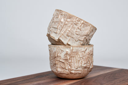 Strukturovaný kávový šálek, kůra