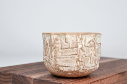 Strukturovaný kávový šálek, kůra