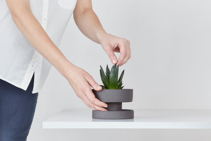 Květináč - tmavý šamot