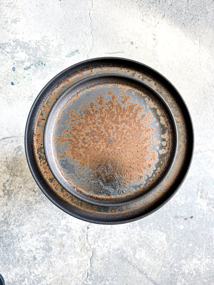 Temné místo, zlatý talíř